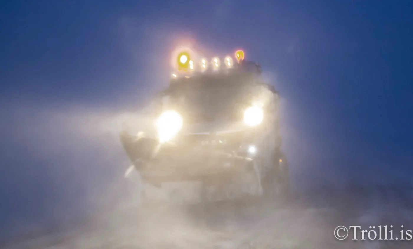 Siglufjarðarvegur ófær – Unnið að mokstri