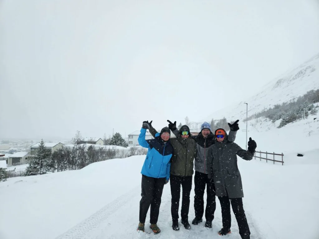 Gönguferð endaði með skemmtilegu sprelli á Torginu - Myndir