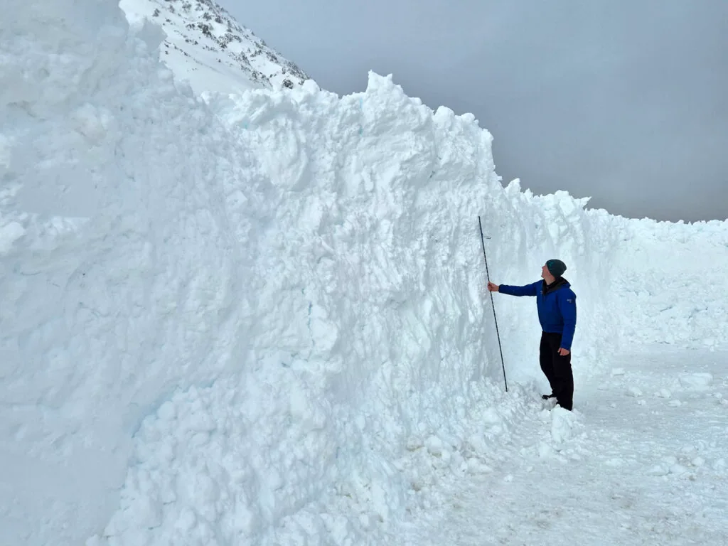 Stórbrotnar myndir Ingvars Erlingssonar ljósmyndara af snjóflóðinu sem féll yfir veginn