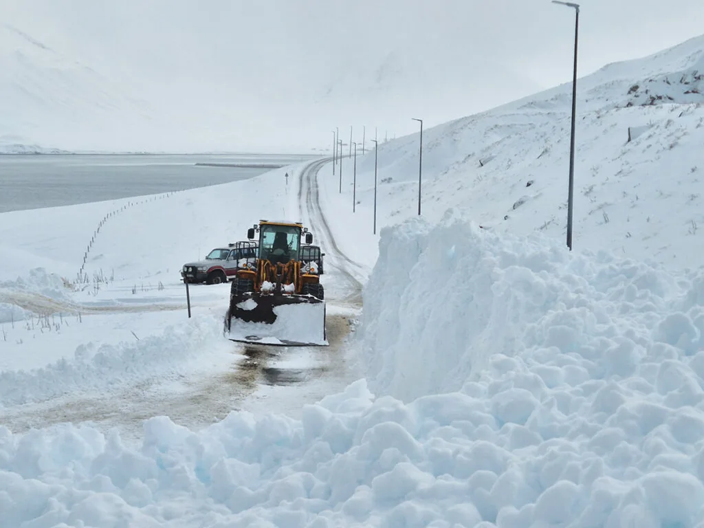 Stórbrotnar myndir Ingvars Erlingssonar ljósmyndara af snjóflóðinu sem féll yfir veginn