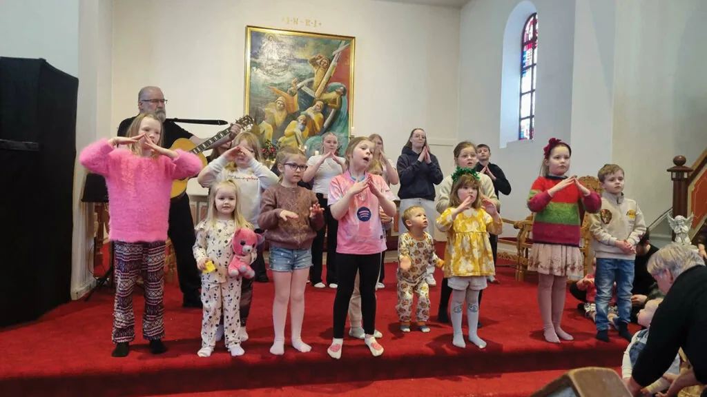 Myndir og myndbönd: Feðrafélagið bauð upp á dýrindis kræsingar við lok kirkjuskólans