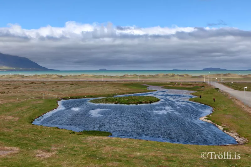 Bálhvasst í Skagafirði – Bíll fauk útaf